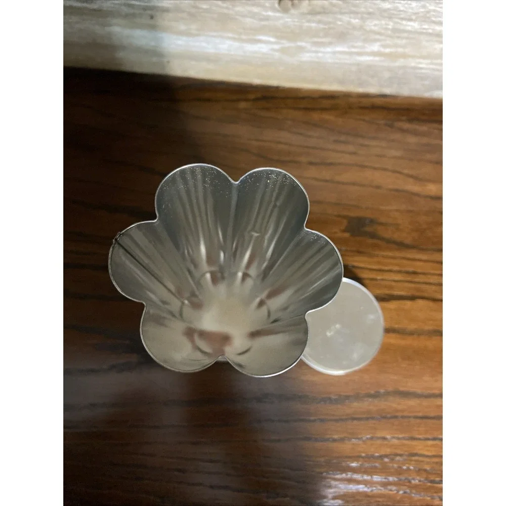 Norpro‎ Flower Bread and Cake Mold 3653 Vintage Canape Bakeware with Caps